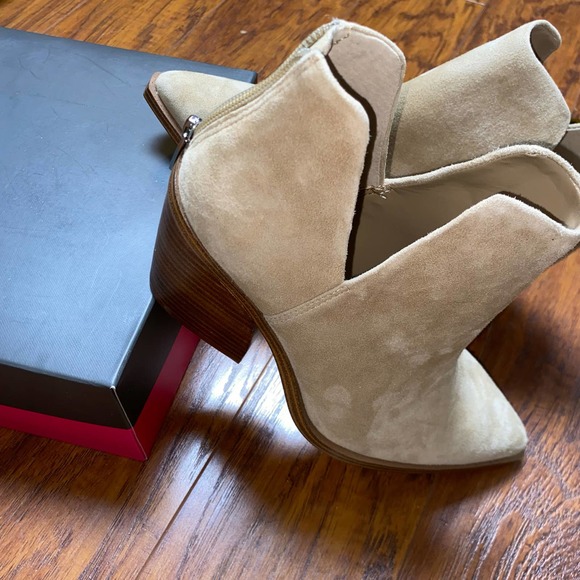 Vince Camuto Gigietta split shaft bootie, 8. NWOT - Picture 12 of 16